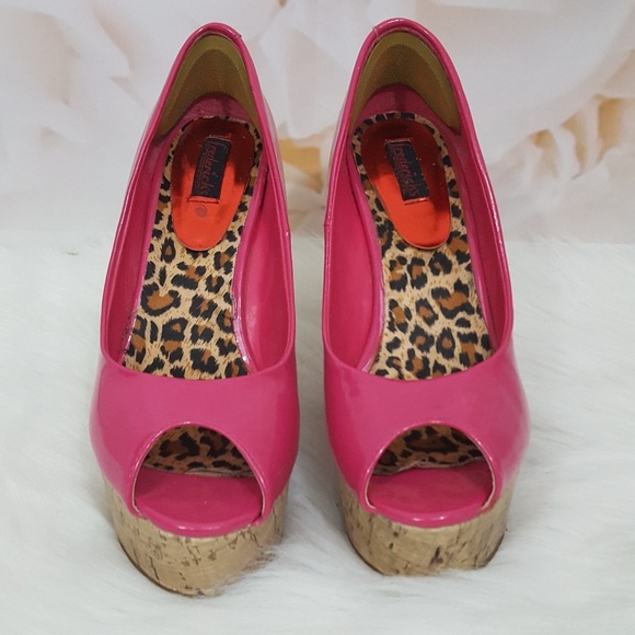 Fredrick's of Hollywood Hot Pink Patent Wedges 7 - Picture 3 of 6